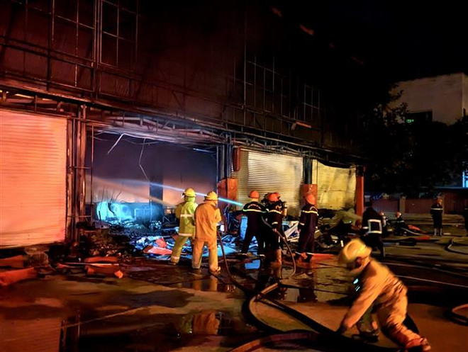 Thanh Hóa: Siêu thị MediaMart bốc cháy, nhiều hàng hóa bị thiêu rụi ảnh 1