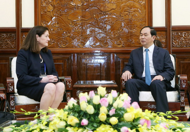 Chủ tịch nước Trần Đại Quang tiếp bà Monica Whaley, Chủ tịch Liên minh doanh nghiệp Mỹ-APEC nhân chuyến thăm và làm việc tại Việt Nam. (Ảnh: Nhan Sáng/TTXVN) Doanh nghiệp Hoa Kỳ muốn tham dự CEO Summit 2017 tại Việt Nam ảnh 1