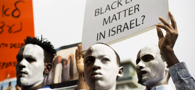 Hàng trăm người tuần hành ủng hộ người nhập cư ở Tel Aviv ảnh 1