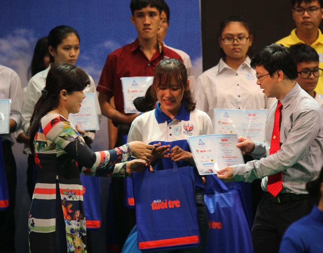 'Tiếp sức đến trường' cho 1.200 tân sinh viên có hoàn cảnh khó khăn ảnh 1