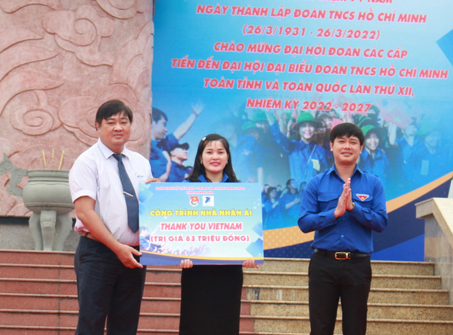 Tuổi trẻ Khánh Hòa tặng 3 công trình măng non cho huyện đảo Trường Sa ảnh 1