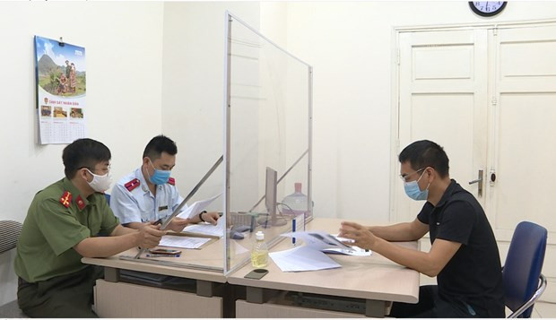 Trần Văn Duy, chủ tài khoản Facebook Hà Nội Phố bị phạt 12,5 triệu đồng vì đăng tin sai sự thật. (Nguồn: Sở Thông tin Truyền thông Hà Nội) Dịch COVID-19: Để mỗi người dân là "lá chắn" với tin giả, sai sự thật ảnh 2
