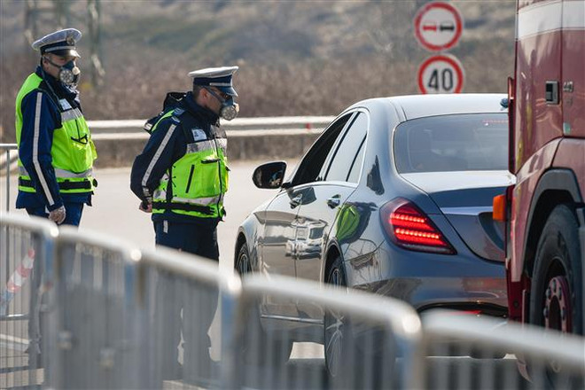 Gia tăng sự hoài nghi về khả năng thế giới sẽ sớm trở lại bình thường. ảnh 1