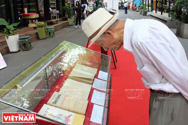 Khám phá những bản sách cực kỳ quý hiếm in từ thế kỷ trước ảnh 13