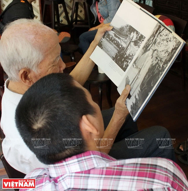 Khám phá những bản sách cực kỳ quý hiếm in từ thế kỷ trước ảnh 15