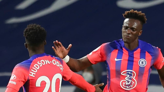 M.U giành chiến thắng may mắn, Chelsea chật vật có điểm ảnh 1