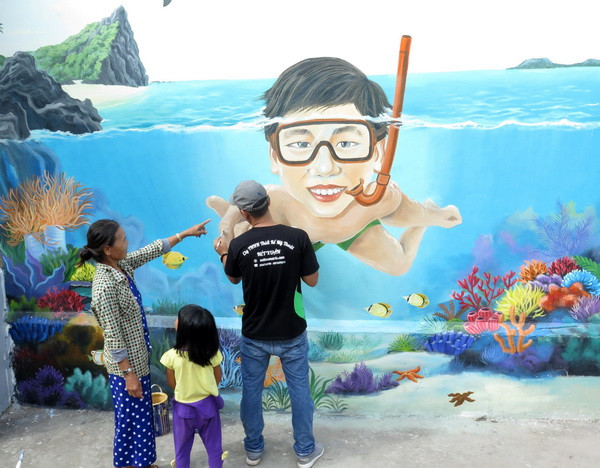 Quảng Ngãi: Thêm một con đường bích họa rực rỡ ở huyện đảo Lý Sơn ảnh 1