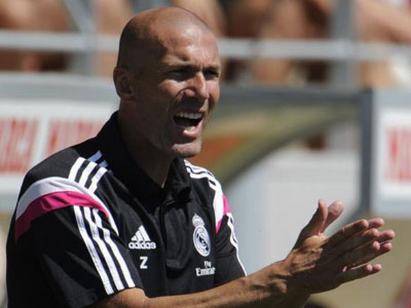 Zinedine Zidane đối mặt với án phạt nặng vì thiếu bằng cấp ảnh 1