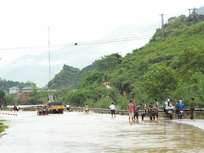 [Photo] Mưa lớn gây ngập úng nhiều điểm ở thành phố Hà Giang ảnh 8