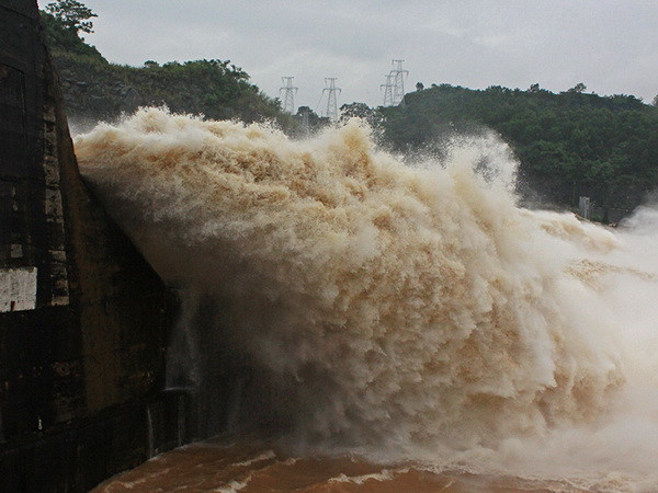 Công ty Thủy điện Trị An tăng lượng xả lũ để bảo vệ an toàn đập ảnh 1