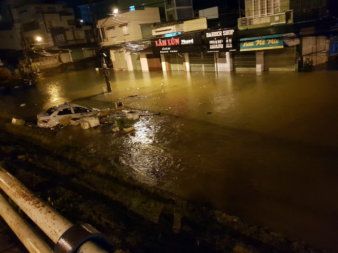 Lâm Đồng: Sụt lún, ngập úng nghiêm trọng do mưa lớn ở Bảo Lộc ảnh 2