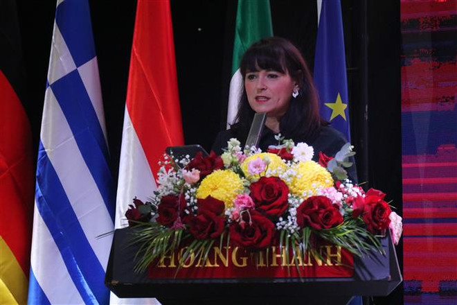 Chủ nhiệm Văn phòng Chính phủ Séc Jana Kotalikova phát biểu tại đại hội. (Ảnh: Ngọc Biên/TTXVN) Đại hội lần thứ II Liên hiệp Hội người Việt Nam tại châu Âu ảnh 2