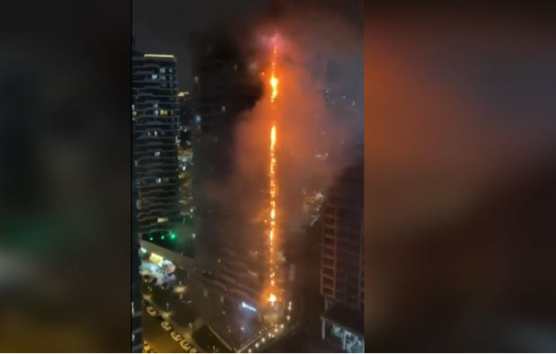 Thổ Nhĩ Kỳ: Cháy chung cư 24 tầng, khói đen bao trùm thành phố ảnh 1