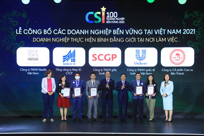 Đây là năm thứ ba liên tiếp Nestlé Việt Nam nằm trong Top 3 doanh nghiệp bền vững nhất và là năm đầu tiên đơn vị được vinh danh là doanh nghiệp bền vững nhất tại Việt Nam. Nestlé đạt thành tích kép về phát triển bền vững và nhân sự ảnh 1