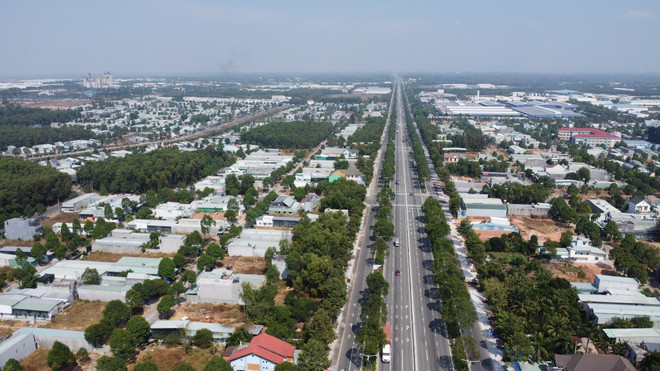 Đường Mỹ Phước-Tân Vạn dài 62km với 10 làn xe kết nối các khu công nghiệp tại Bình Dương. (Ảnh: TTXVN phát) TTXVN_2402Binhduong2.jpg