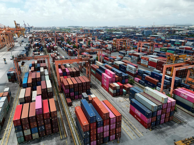Kho bãi chứa container tại cảng Tân Vũ. (Ảnh: Tuấn Anh/TTXVN) 2402logistic1.jpg