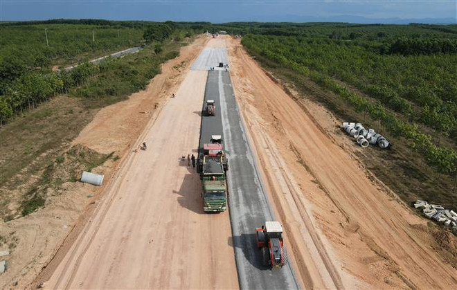 Gỡ điểm “nghẽn” Cao tốc Vạn Ninh-Cam Lộ đoạn qua tỉnh Quảng Trị ảnh 1