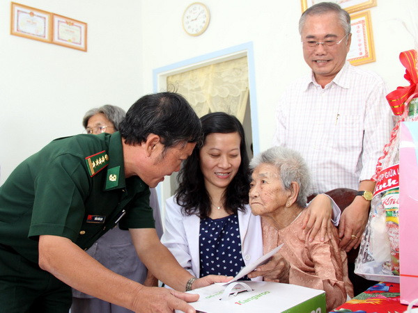 Dành hơn 423 tỷ đồng tặng quà Tết cho đối tượng có công ảnh 1