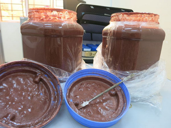 TP HCM: Phát hiện gần 10kg tiền chất ma túy trong mắm tôm ảnh 1