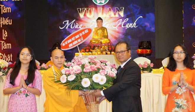 Tiếp nối đạo nghĩa tri ân của người Việt trong Đại lễ Vu Lan tại Séc ảnh 1