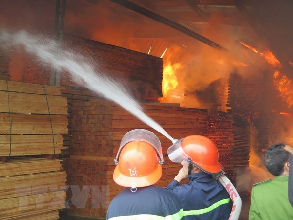 Bình Dương: 4 người thương vong khi chữa cháy tại công ty ảnh 1