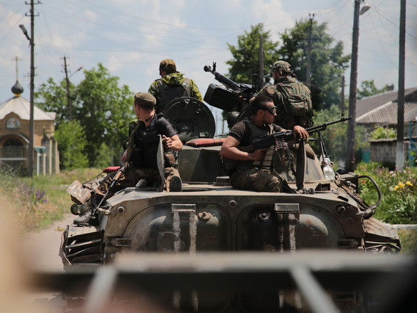 Đông Ukraine vẫn căng thẳng bất chấp thỏa thuận ngừng bắn ảnh 1