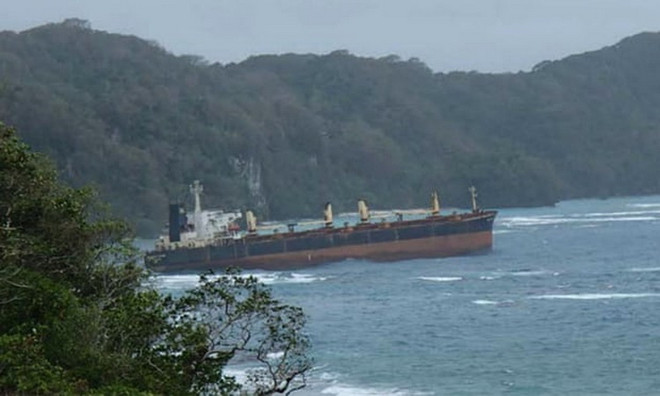 Tàu chở dầu mắc kẹt gần đảo san hô lớn nhất thế giới Rennell ảnh 1