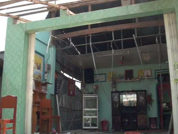 An Giang: Gió lốc mạnh làm sập và tốc mái 172 nhà dân ảnh 1