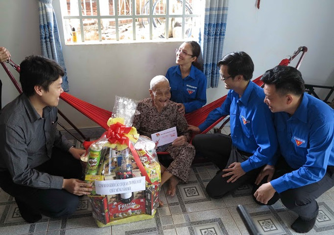 Vùng biên Bình Phước ấm áp với chiến dịch "Xuân biên giới" 2016 ảnh 1