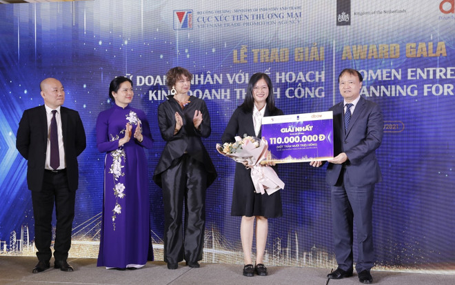 Trao giải cho nữ doanh nhân với kế hoạch kinh doanh thành công ảnh 1