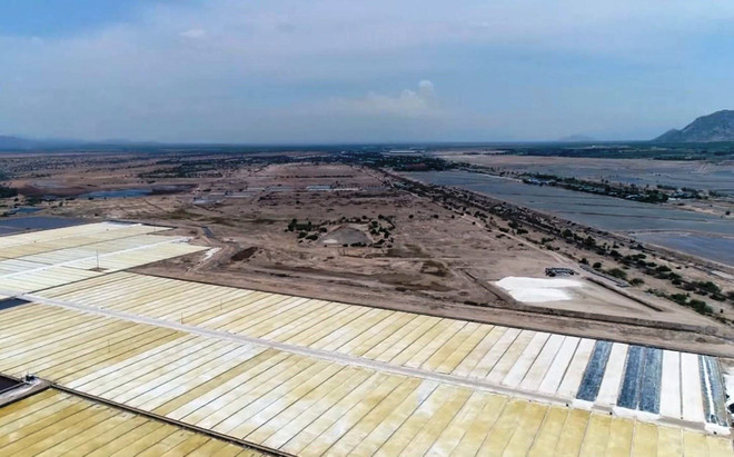 Cánh đồng muối trên núi gây nhuốm mặn cả một vùng quê ảnh 4