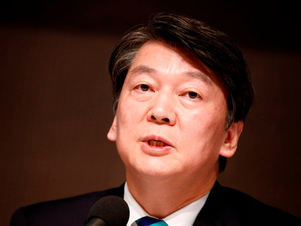 Bầu cử Tổng thống Hàn Quốc: Hai ứng viên hàng đầu bám đuổi sít sao ảnh 1