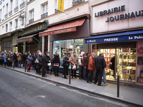 Tổng thống Pháp Hollande: Tạp chí Charlie Hebdo đã hồi sinh ảnh 1