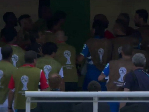 Các cầu thủ Italy và Costa Rica xô xát ngay trong đường hầm ảnh 1