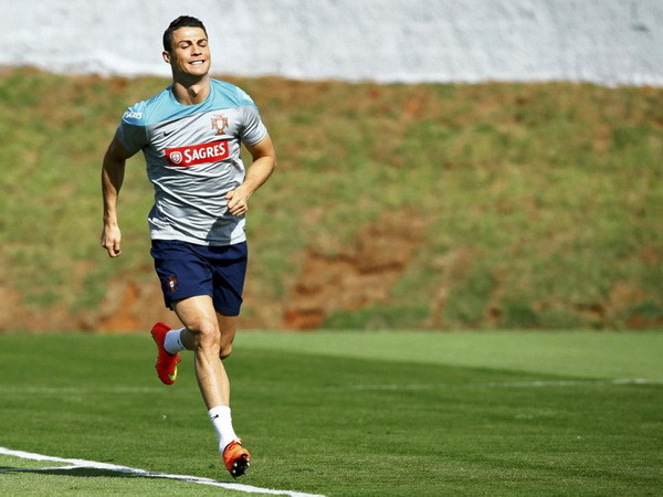 Cristiano Ronaldo sẵn sàng cho trận "sống còn" với Mỹ ảnh 1