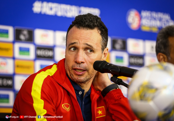 HLV trưởng futsal Việt Nam Diego Giustozzi. (Nguồn: VFF) 'Iran mạnh nhất châu Á, nhưng chúng tôi đến đây để chiến thắng' ảnh 1