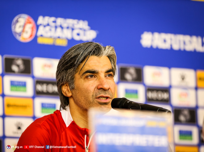 HLV trưởng futsal Iran Vahid Shamsaee. (Nguồn: VFF) 'Iran mạnh nhất châu Á, nhưng chúng tôi đến đây để chiến thắng' ảnh 2
