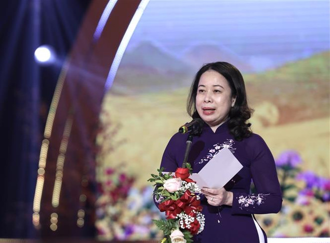 Phó Chủ tịch nước Võ Thị Ánh Xuân - Chủ tịch Hội đồng Bảo trợ Quỹ Bảo trợ trẻ em Việt Nam phát biểu khai mạc chương trình. (Ảnh: Hoàng Hiếu/TTXVN) Hơn 107 tỷ đồng giúp chắp cánh ước mơ cho trẻ em khó khăn ảnh 2