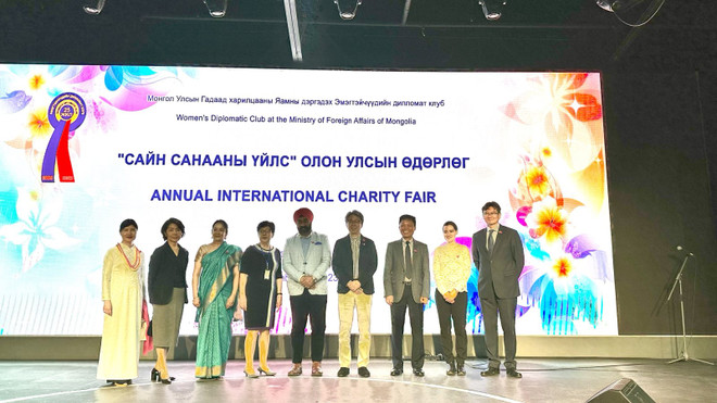 Đại sứ quán Việt Nam tại Mông Cổ tham gia Hội chợ Từ thiện Quốc tế ảnh 2