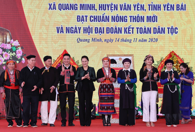 Chủ tịch Quốc hội dự Ngày hội đại đoàn kết toàn dân tộc tại Yên Bái ảnh 1