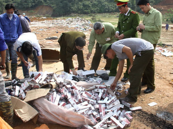 Lào Cai tiến hành tiêu hủy hàng giả, đồ chơi mang tính bạo lực ảnh 1