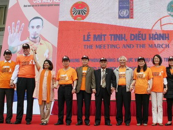 Hà Nội ngăn ngừa, giảm thiểu tác hại bạo lực đối với phụ nữ ảnh 1