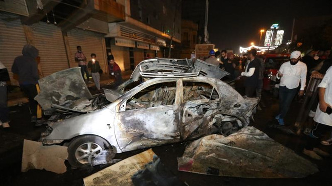 Hiện trường một vụ đánh bom ở Iraq. (Nguồn: Reuters) Iraq: Ba vụ nổ liên hoàn gây thương vong lớn tại thủ đô Baghdad ảnh 1