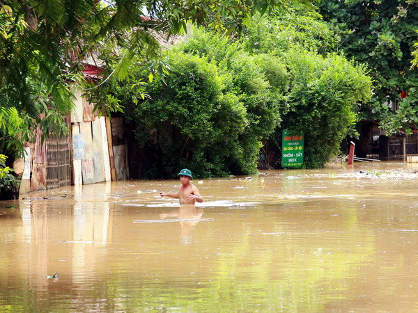 Thành phố Hà Giang có nhiều điểm úng ngập gần tới đầu người ảnh 1