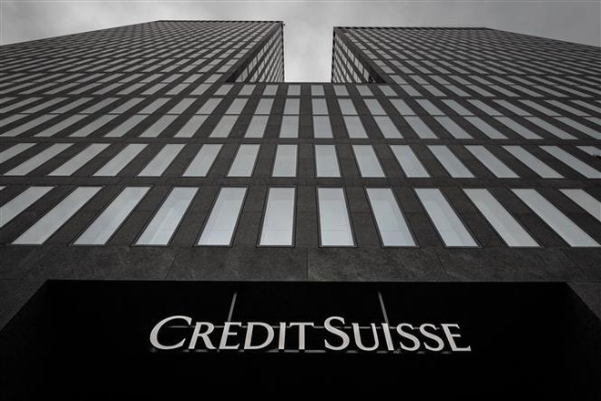 Biểu tượng ngân hàng Credit Suisse ở Zurich, Thụy Sĩ. (Ảnh: THX/TTXVN) Credit Suisse vẫn tiếp tục hỗ trợ người siêu giàu Mỹ trốn thuế ảnh 1