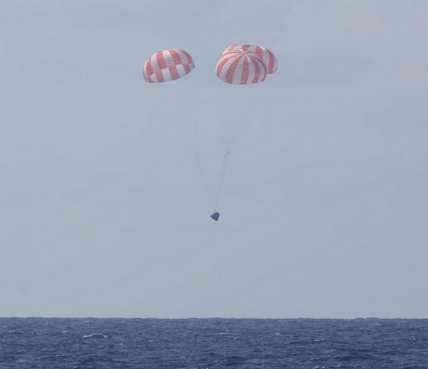 Tàu chở hàng không người lái Dragon trở về Trái Đất an toàn ảnh 1