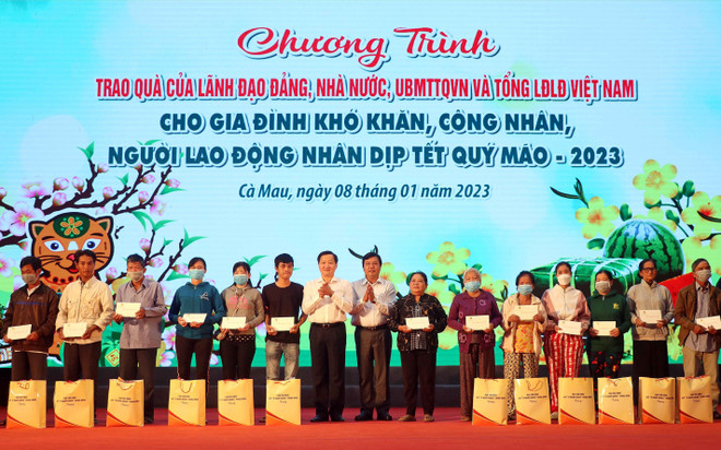 Phó Thủ tướng Lê Minh Khái thăm, chúc Tết gia đình chính sách ở Cà Mau ảnh 2