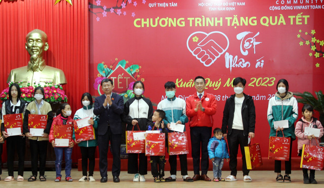 52.000 phần quà Tết tặng cho gia đình chính sách, hộ nghèo ảnh 2