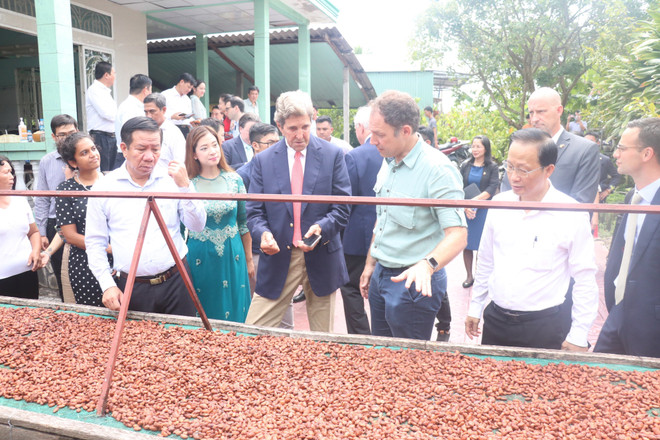 Đặc phái viên về khí hậu của Tổng thống Hoa Kỳ làm việc ở Bến Tre ảnh 2