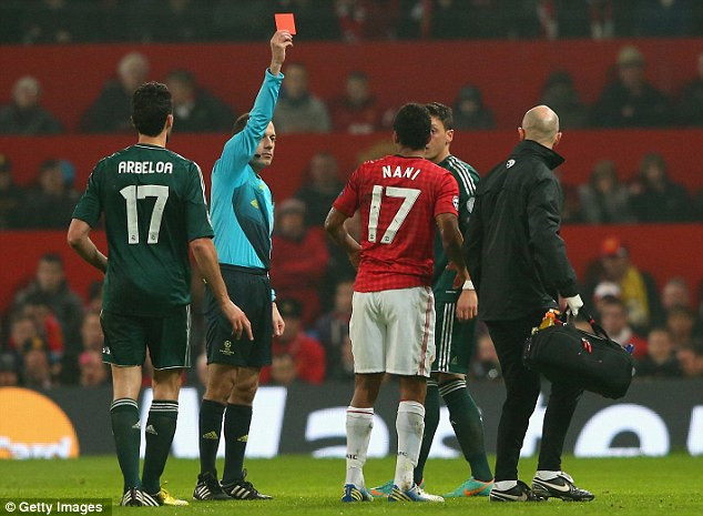 "Kẻ thù" của M.U bắt chính trận Manchester City-Real Madrid ảnh 1